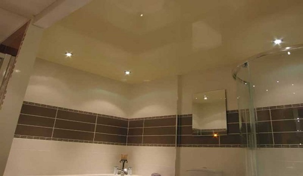 натяжной потолок для ванны